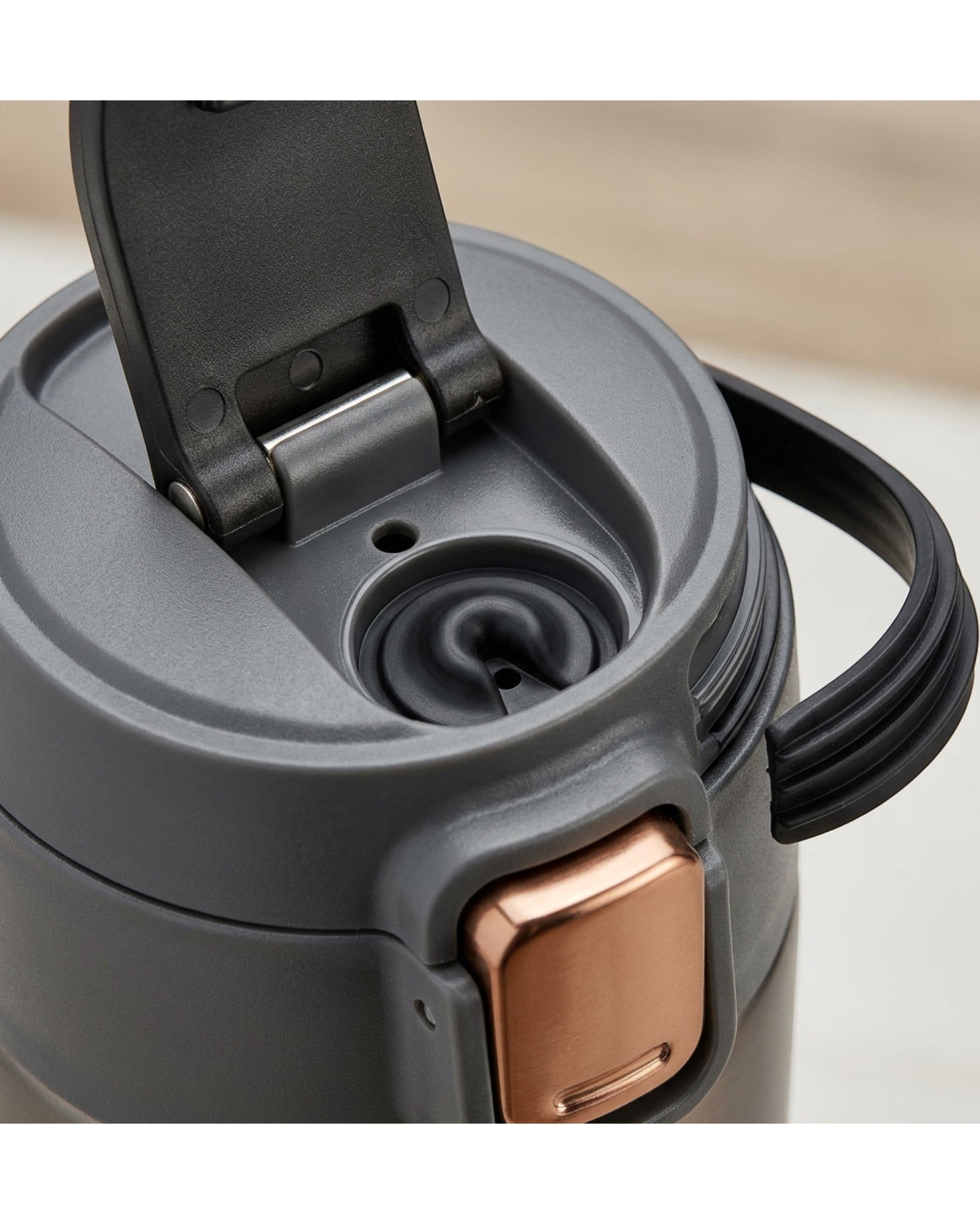 Gndtw Push-Button Vacuum Travel Mug 16 oz Graphite Copper - Detail view